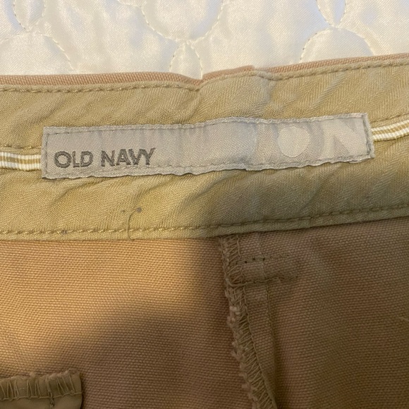 Old Navy Tan Bermuda Shorts Flat Front Cotton Blend. Size 16 with 5 inch inseam - Picture 5 of 9